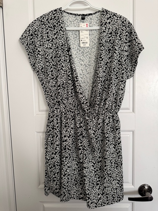 Uniqlo Dresses & Skirts - UNIQLO Black & White Floral Mini Romper